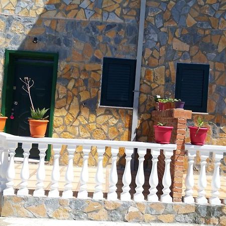 Villa Fredi Орикум Экстерьер фото