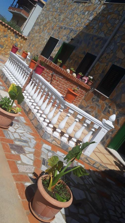 Villa Fredi Орикум Экстерьер фото